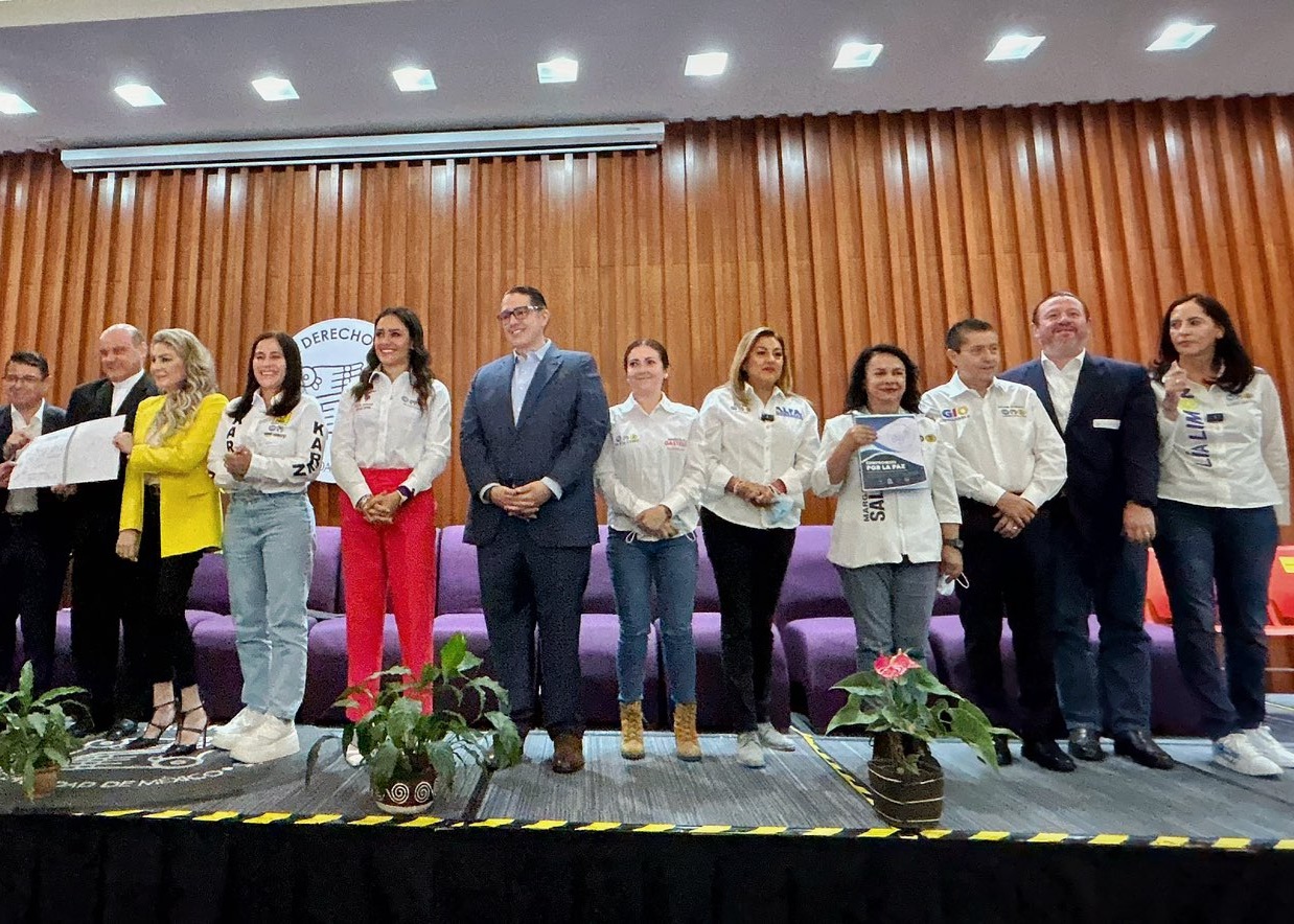 Los candidatos a alcaldes en la Ciudad de México por el PAN, PRI Y PRD firmaron este martes el Compromiso por la Paz: Estrategias de política Publicas por la Paz en la capital del país. FOTO: Especial