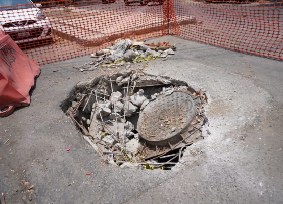 “Hacemos un llamado al Jefe de Gobierno a que se pongan a chambear y antes de que Morena se vaya de la Ciudad, dejen bien el pavimento de la lateral de Río San Joaquín”, insistió Taboada. FOTOS: Especial