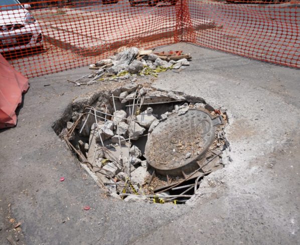 “Hacemos un llamado al Jefe de Gobierno a que se pongan a chambear y antes de que Morena se vaya de la Ciudad, dejen bien el pavimento de la lateral de Río San Joaquín”, insistió Taboada. FOTOS: Especial