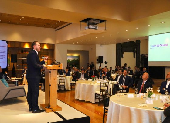 Santiago Taboada apuntó que la ciudad tiene tres grandes vocaciones para generar le crecimiento: Servicios y turismo, desarrollo inmobiliario e Industrias de carácter tecnológico. FOTO: Especial