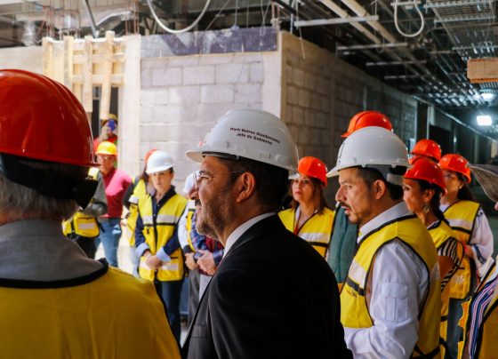 Autoridades del gobierno federal y de la capital encabezaron una visita de evaluación de obra en el Hospital General de Zona de Zaragoza, donde se invierten más de 2 mil 690 millones de pesos. FOTO: Especial