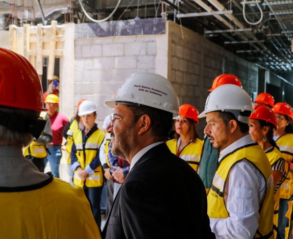 Autoridades del gobierno federal y de la capital encabezaron una visita de evaluación de obra en el Hospital General de Zona de Zaragoza, donde se invierten más de 2 mil 690 millones de pesos. FOTO: Especial