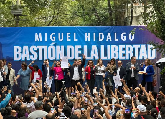 Tras ganar las elecciones del 2 de junio, Mauricio Tabe recibió este jueves por parte del Instituto Electoral de la Ciudad de México su constancia de mayoría que lo acredita como alcalde electo de Miguel Hidalgo para el periodo 2024-2027. FOTO: Especial