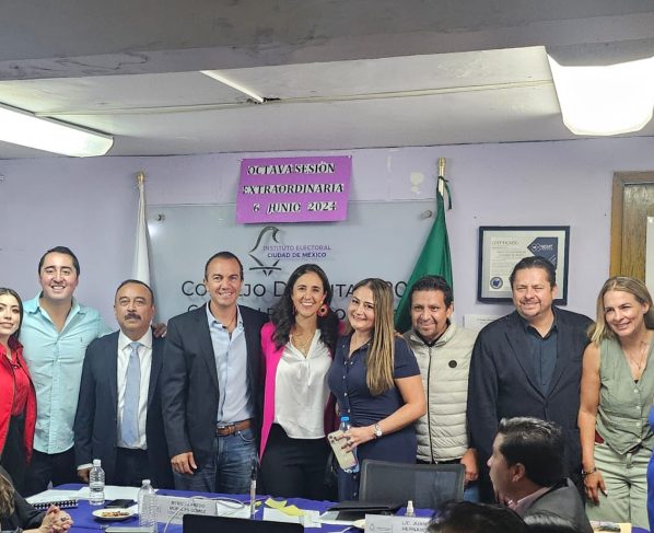 Carlos Orvañanos recibió su constancia de mayoría como alcalde electo de Cuajimalpa, para el periodo de gobierno del 1 de octubre de este año al 30 de septiembre de 2024. FOTOS: Especial