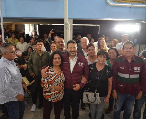 Entrega Batres viviendas en la Pensil y la Anáhuac