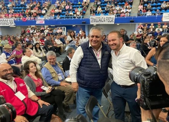 Después de un mes sin actividad pública, el ex candidato a la Jefatura de Gobierno de la CDMX, Santiago Taboada, reapareció este fin de semana en lo que llamaron Encuentro Nacional Ciudadano con las organizaciones que conforman la llamada Marea Rosa, que apoyaron la campaña del panista. FOTO: Especial