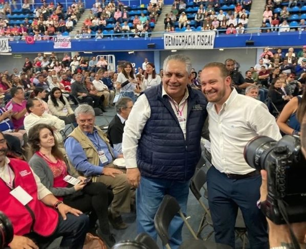 Después de un mes sin actividad pública, el ex candidato a la Jefatura de Gobierno de la CDMX, Santiago Taboada, reapareció este fin de semana en lo que llamaron Encuentro Nacional Ciudadano con las organizaciones que conforman la llamada Marea Rosa, que apoyaron la campaña del panista. FOTO: Especial