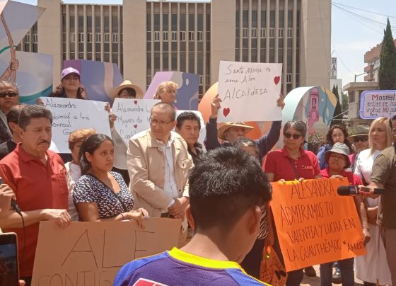 Vecinos de la Alcaldía Cuauhtémoc se manifestaron en defensa del voto a favor de la opositora Alessandra Rojo de la Vega, quien ganó los comicios del pasado 2 de junio, y anunciaron que van a promover juicios para la protección de los derechos políticos de los ciudadanos ante la autoridad electoral. FOTO: Especial