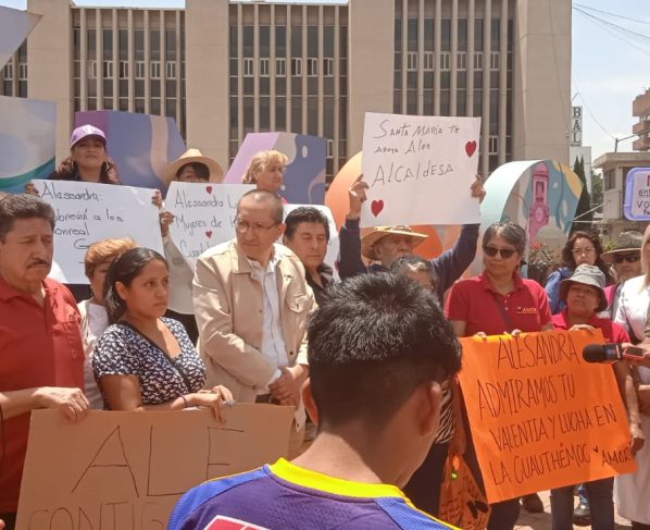 Vecinos de la Alcaldía Cuauhtémoc se manifestaron en defensa del voto a favor de la opositora Alessandra Rojo de la Vega, quien ganó los comicios del pasado 2 de junio, y anunciaron que van a promover juicios para la protección de los derechos políticos de los ciudadanos ante la autoridad electoral. FOTO: Especial