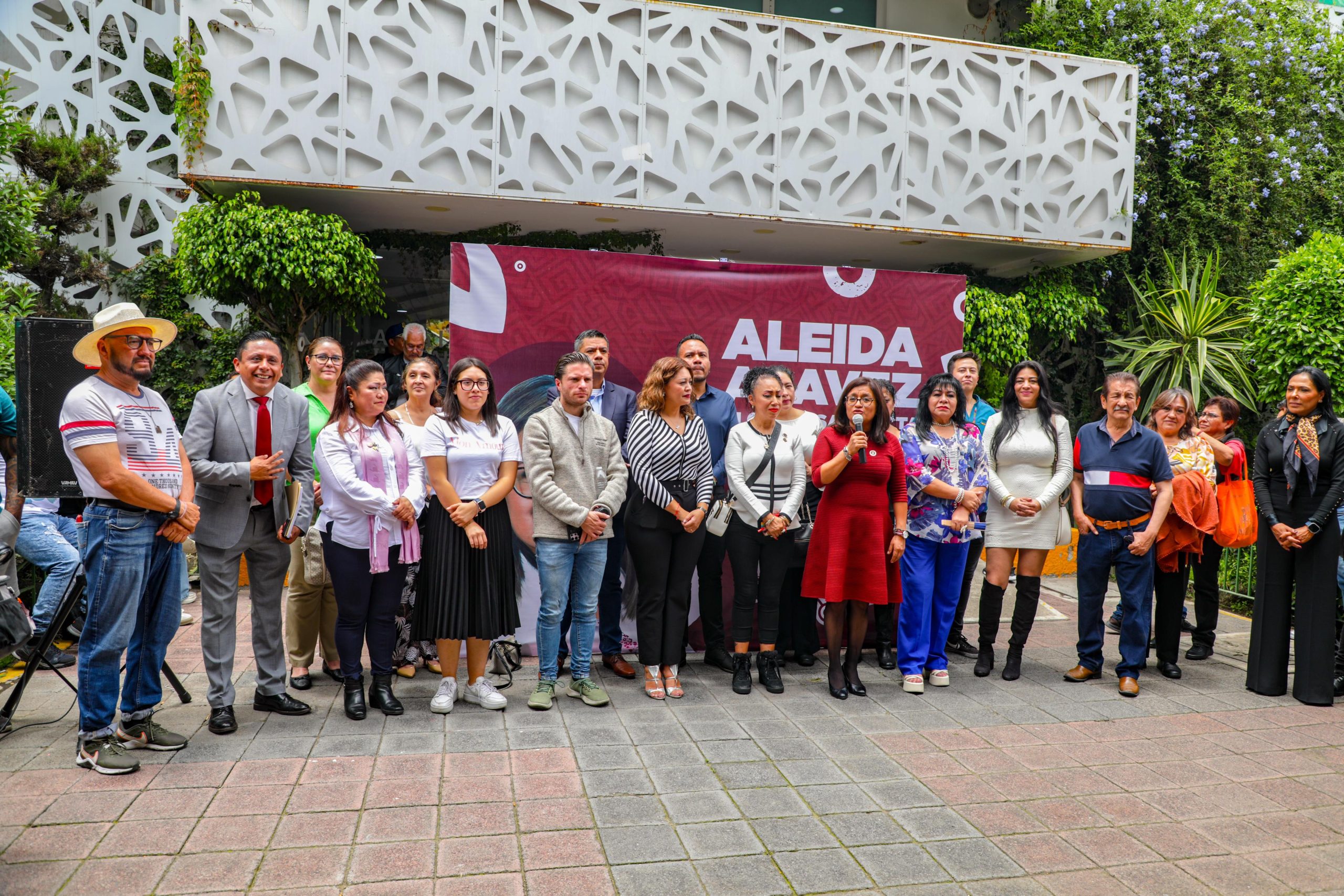 Aleida Alavez Ruiz, alcaldesa electa de Iztapalapa, sostuvo una reunión con el actual alcalde de la demarcación, Raúl Basulto Luviano, para dar inicio formal de los trabajos del Proceso de Entrega - Recepción de la Alcaldía. FOTO: Especial