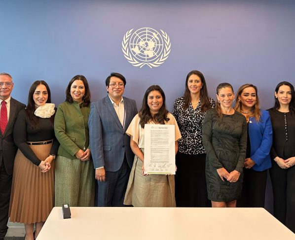 El día jueves 15 de mayo, la diputada panista Laura Álvarez se reunió con expertos de todo el mundo, en materia de ciudades familiarmente sostenibles, en el evento del “Día Internacional de la Familia” en la sede de la Organización de las Naciones Unidas (ONU) en Nueva York. FOTOS: Especial