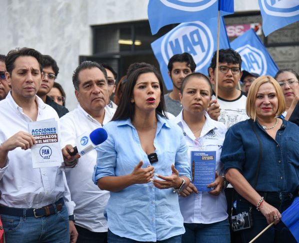 Durante una campaña de volanteo en la glorieta del Metro Insurgentes donde acudió acompañada de legisladores y militantes del PAN, Gutiérrez Ureña dijo que el objetivo de esta actividad es exhortar a los usuarios a que denuncien las agresiones que se viven dentro del Sistema de Transporte Colectivo.