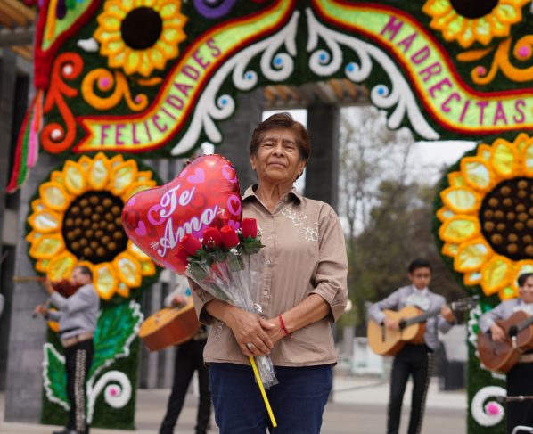 Mauricio Tabe, alcalde de Miguel Hidalgo, informó que todo se encuentra listo en los panteones Civil de Dolores y Sanctórum para celebrar a las mamás este 10 de mayo, donde se espera una afluencia de más de 28 mil personas.