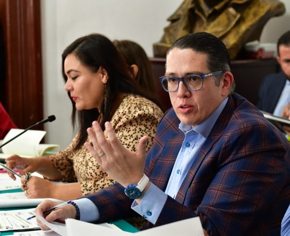 El alcalde Luis Mendoza, fue contundente en su respuesta al diputado de Movimiento Ciudadano, Royfid Torres: “Si está tan mal la Alcaldía Benito Juárez, ¿por qué los de Movimiento Ciudadano (MC) siguen viviendo ahí?”. Y remató: “No tienes idea de lo que estás preguntando”. FOTO: Especial