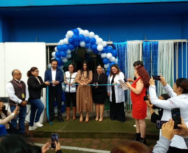 Yenny Guerrero, encargada del área de Programas Preventivos y Capacitación del CAIA, subrayó que el centro va más allá de atender a personas consumidoras: