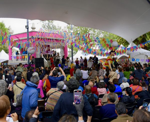Vaya que la alcaldesa de Azcapotzalco Nancy Núñez infló, le ‘cuchareó’ con ganas al número de supuestos asistentes a la Guelaguetza 2025 en esa demarcación, como si estuviera hablando de los acarreados y participantes a sus mítines políticos. FOTO: Especial