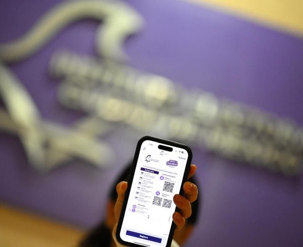 El Instituto Electoral de la Ciudad de México (IECM) prepara el Sistema Electrónico por Internet (SEI) para que la ciudadanía que así lo decida pueda emitir su opinión, de manera virtual, en la jornada de votación anticipada de la Consulta de Presupuesto Participativo 2025, entre el 4 y el 14 de agosto.