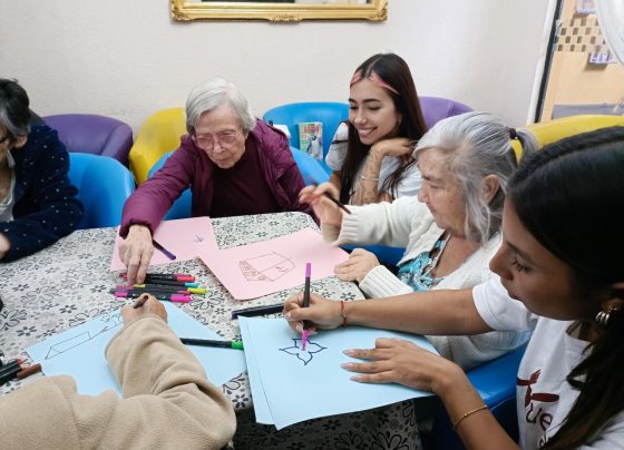 Muchos voluntariados, como el de Huellas, se realiza en grupos, lo que te brinda la oportunidad de hacer amigos y establecer buenas relaciones sociales ayudando a los demás. Es una experiencia enriquecedora que te lleva a conectar con personas que comparten tus valores y compromiso con la comunidad.