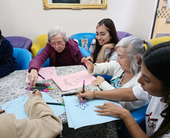 Muchos voluntariados, como el de Huellas, se realiza en grupos, lo que te brinda la oportunidad de hacer amigos y establecer buenas relaciones sociales ayudando a los demás. Es una experiencia enriquecedora que te lleva a conectar con personas que comparten tus valores y compromiso con la comunidad.