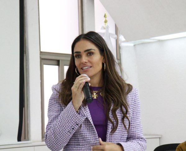 Durante la Séptima Sesión del Gabinete Violeta, la alcaldesa Alessandra Rojo de la Vega presentó resultados del programa Reacción Violeta, estrategia implementada en la Alcaldía Cuauhtémoc que ha respondido, atendido y acompañado a casi medio millar de mujeres, adolescentes y niñas víctimas de violencia de género.