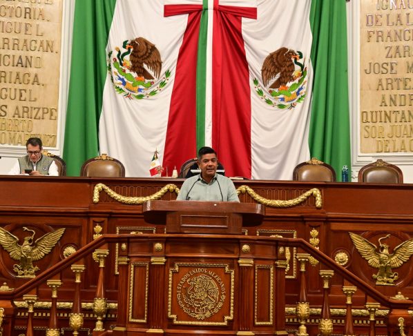 Al subir a tribuna, el diputado Juan Estuardo Rubio Gualito (PVEM) expuso que durante años estas personas trabajadoras han sido precarizadas, a pesar de sostener una parte vital de la economía urbana aún en pandemia. FOTO: Especial
