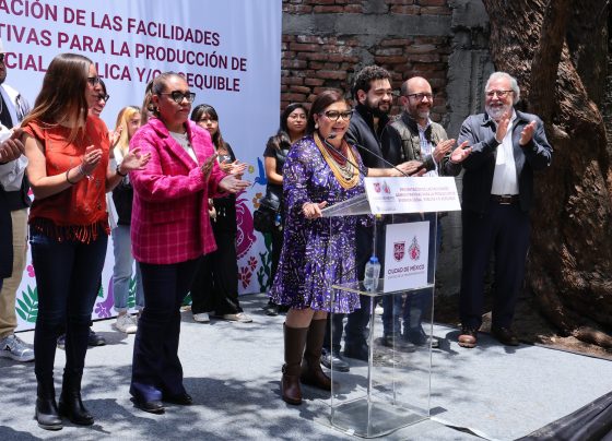 La jefa de Gobierno calificó como un gran logro el “Acuerdo de Facilidades Administrativas para la Producción de Vivienda Social Pública y/o Asequible”, porque “rompe los muros burocráticos”. FOTO: Especial