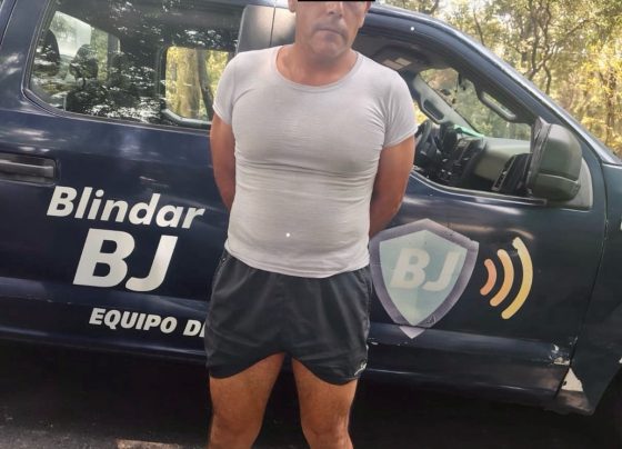 La Dirección de Seguridad Ciudadana y Prevención del Delito de la Alcaldía Benito Juárez, elementos de BlindarBJ 360• en coordinación con la Secretaría de Seguridad Ciudadana de la CDMX, vecinos y usuarias del Parque Arboledas, logró la detención de un individuo señalado por hostigar sexualmente y amenazar a mujeres y usuarios de la zona. FOTO: Alcaldía BJ