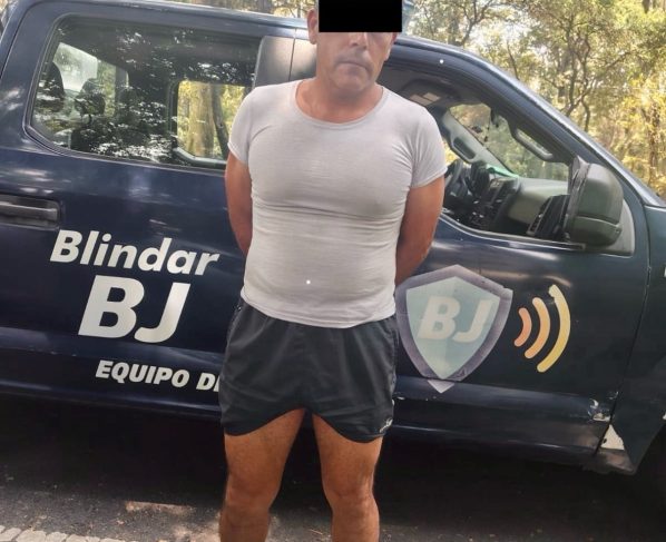 La Dirección de Seguridad Ciudadana y Prevención del Delito de la Alcaldía Benito Juárez, elementos de BlindarBJ 360• en coordinación con la Secretaría de Seguridad Ciudadana de la CDMX, vecinos y usuarias del Parque Arboledas, logró la detención de un individuo señalado por hostigar sexualmente y amenazar a mujeres y usuarios de la zona. FOTO: Alcaldía BJ