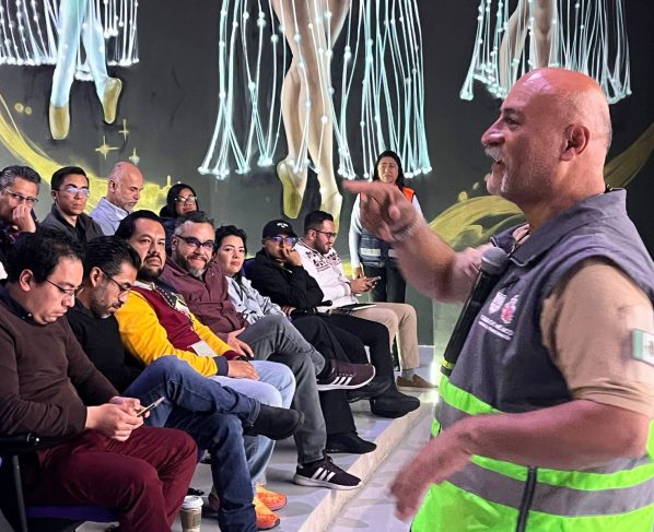 El día de hoy se llevó a cabo la primera capacitación a la estructura de la alcaldía con el “Sistema de Comando de Incidentes (SCI)” impartido por José Vázquez de la Secretaría de Gestión Integral de Riesgos y Protección Civil la Ciudad de México. FOTOS: Especial