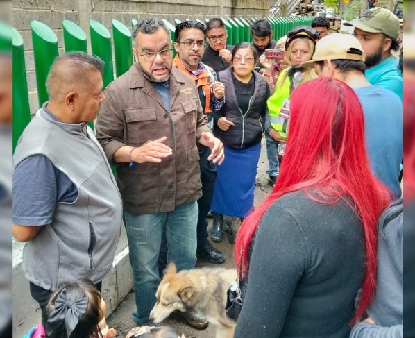 Encabezado por el alcalde Fernando Mercado, se realizan trabajos para el retiro de escombros tras deslizamiento de tierra en la ladera de la Col. Ixtlahualtongo. FOTOS: Especial
