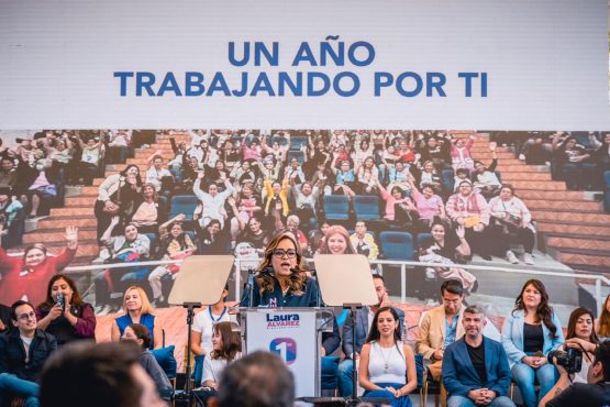 Laura Álvarez recordó logros alcanzados junto con los vecinos para que se cuente, por ejemplo, con escuelas seguras como la Escuela Mártires de Tacubaya que presenta riesgos estructurales y la autoridad educativa ha comenzado a atender. FOTOS: Especial
