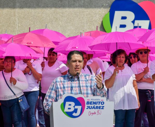 En el marco del Día Mundial de la Lucha contra el Cáncer de Mama, la alcaldía Benito Juárez realizó la jornada BJ Rosa por Amor a la Vida, en la cual, el alcalde Luis Mendoza destacó el compromiso que su administración tiene para generar acciones en beneficio de las mujeres que lamentablemente padecen esta enfermedad. FOTOS: Especial