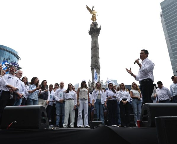 El presidente nacional del Partido Acción Nacional, Jorge Romero Herrera, encabezó el relanzamiento del PAN en un acto histórico que marcó “el inicio de una nueva era azul: un PAN más abierto, moderno y ciudadano.”