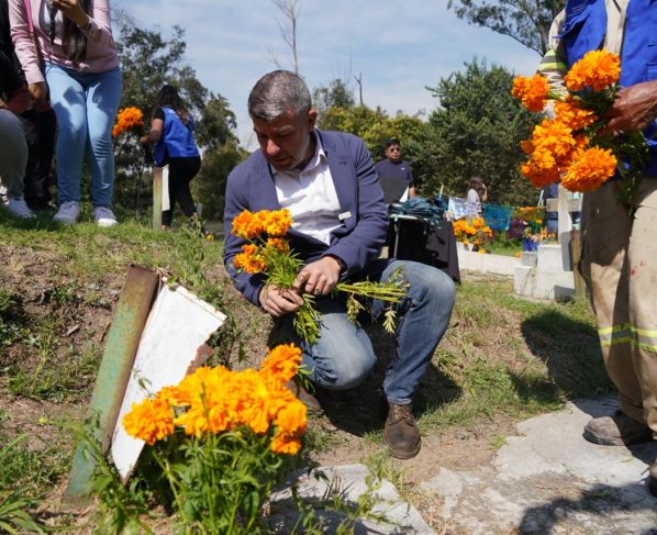 Mauricio Tabe, alcalde de Miguel Hidalgo, encabezó este sábado los festejos por el 150 Aniversario del Panteón Civil de Dolores, el más grande de América Latina, destacando su acervo histórico al albergar la Rotonda de las Personas Ilustres y tener la única una fosa común en funciones en la Ciudad de México.