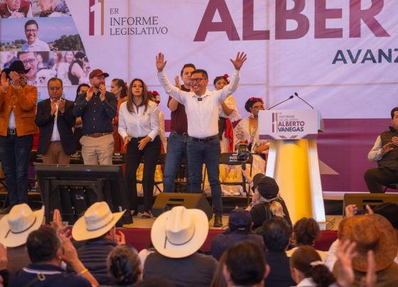 “Rendir cuentas al pueblo, mirarlo de frente, escucharlo y reconocer su voz, es lo que aprendimos del presidente Andrés Manuel López Obrador, nuestro líder moral, quien nos enseñó que el poder solo tiene sentido y se convierte en virtud cuando se pone al servicio de los demás”, destacó el diputado Alberto Vanegas.