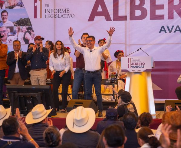 “Rendir cuentas al pueblo, mirarlo de frente, escucharlo y reconocer su voz, es lo que aprendimos del presidente Andrés Manuel López Obrador, nuestro líder moral, quien nos enseñó que el poder solo tiene sentido y se convierte en virtud cuando se pone al servicio de los demás”, destacó el diputado Alberto Vanegas.