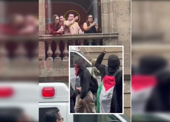 En su “Chilanguera” de este miércoles, la bancada de Morena acusó al diputado del PAN, Raúl Torres –a quien le atribuyen ser falso migrante– por haber gritado “palestinos terroristas” a un grupo de encapuchados que se manifestaban frente al Congreso de la CDMX, el lunes, con banderas de Palestina, apenas unos minutos después de la pelea a golpes en la Tribuna.