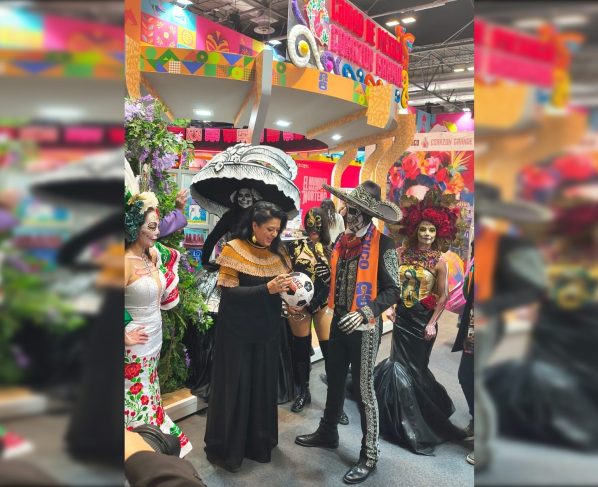 Pero nada. Al Gobierno de la Ciudad de México le interesó tan poco la difusión mundialista en la Fitur, que no consiguió patrocinadores –salvo un balón autografiado que llevaron– o aportó recursos presupuestarios para presentar atracciones especiales mundialistas. FOTO:  Especial