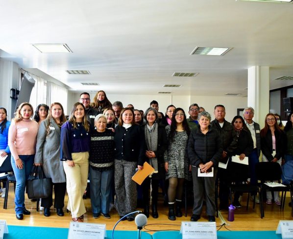 Con el objetivo de fortalecer la atención institucional que se brinda a la ciudadanía capitalina, especialmente a mujeres que enfrentan situaciones de violencia y acuden a los módulos legislativos como primer punto de contacto, la diputada Juana María Juárez López (MORENA) convocó al curso “Derecho de las Mujeres a una Vida Libre de Violencia”, dirigido al personal de estos espacios.