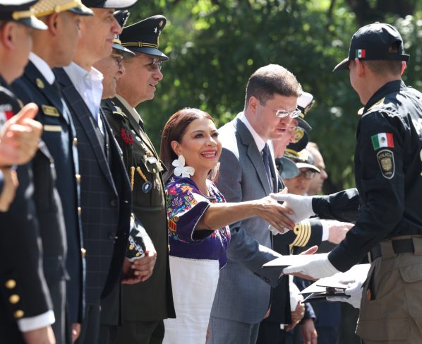 Brugada reconoce a 507 cadetes graduados de la Policía Capitalina