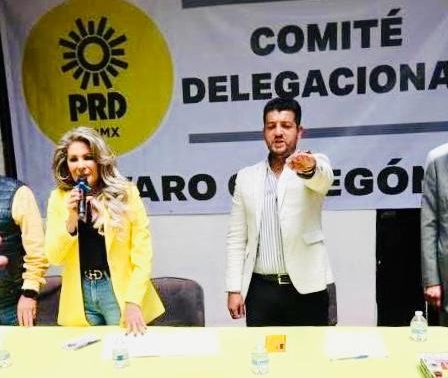 Nora Arias le toma protesta el ex concejal Óscar Romero como presidente del PRD en Álvaro Obregón.