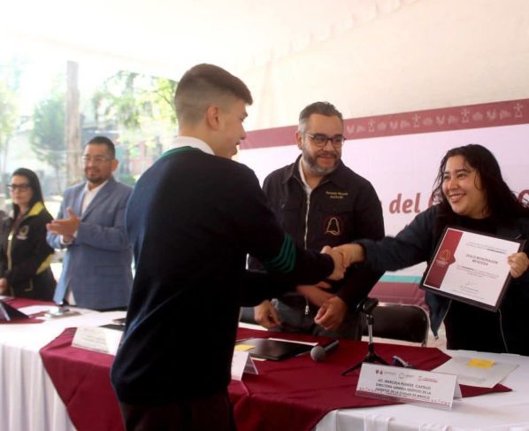 Con la participación del alcalde Fernando Mercado Guaida, quien encabezó la instalación del Comité Consultivo de Educación Media Superior, la Alcaldía La Magdalena Contreras impulsa un modelo innovador que coloca a las y los estudiantes en el centro de la transformación educativa. FOTOS: Especial