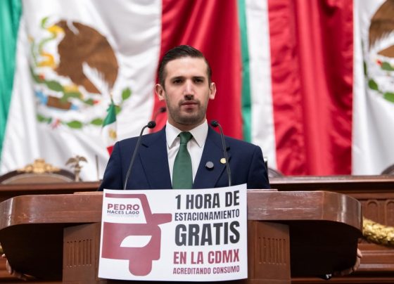 Con el respaldo de un buen grupo de legisladores de Morena, PRD y PVEM, el diputado Pedro Haces Lago presentó una iniciativa para que los estacionamientos de establecimientos mercantiles otorguen gratuidad en la primera hora de estacionamiento, si es que se hizo alguna compra o consumo. FOTO: Especial