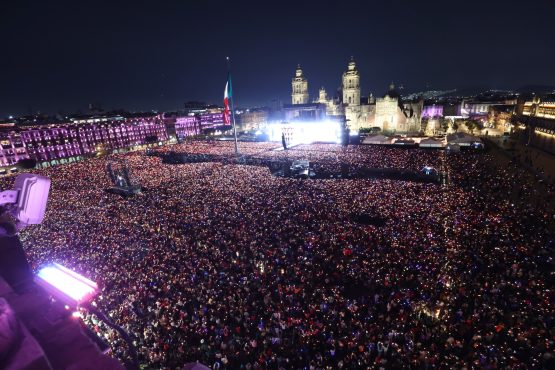 La artista latina más grande de todos los tiempos, Shakira, cerró en lo más alto su exitosa gira por México con Las Mujeres Ya No Lloran World Tour. Más de 400 mil fans se congregaron en el Zócalo de la Ciudad de México, la Alameda y el Monumento a la Revolución, para acompañar a la estrella colombiana durante una memorable cita que quedará registrada en la historia musical de la ciudad. FOTOS: Especial