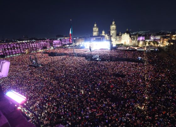 La artista latina más grande de todos los tiempos, Shakira, cerró en lo más alto su exitosa gira por México con Las Mujeres Ya No Lloran World Tour. Más de 400 mil fans se congregaron en el Zócalo de la Ciudad de México, la Alameda y el Monumento a la Revolución, para acompañar a la estrella colombiana durante una memorable cita que quedará registrada en la historia musical de la ciudad. FOTOS: Especial