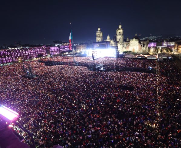 La artista latina más grande de todos los tiempos, Shakira, cerró en lo más alto su exitosa gira por México con Las Mujeres Ya No Lloran World Tour. Más de 400 mil fans se congregaron en el Zócalo de la Ciudad de México, la Alameda y el Monumento a la Revolución, para acompañar a la estrella colombiana durante una memorable cita que quedará registrada en la historia musical de la ciudad. FOTOS: Especial