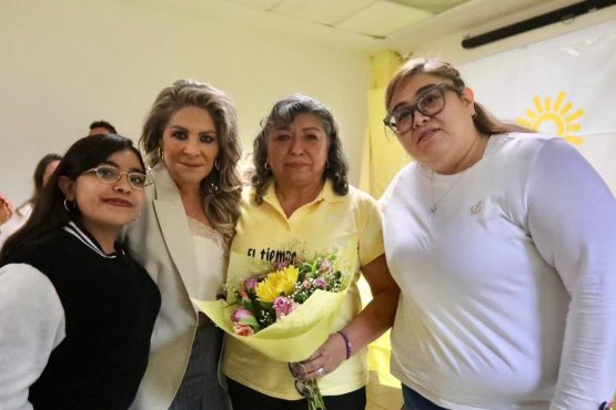 En la alcaldía Azcapotzalco, la dirigente perredista tomó protesta a Guadalupe Fonseca, como delegada presidenta del Comité del Sol Azteca en esa demarcación, así como a las secretarias integrantes de la dirigencia en dicho territorio.