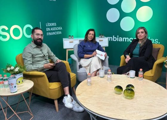 Durante una conversación en SOC TV, Nadxielly Munguía, directora de Procesos Digitales Hipotecarios de Santander, explicó cómo la digitalización ha permitido evolucionar el proceso de autorización de un crédito hipotecario, uno de los trámites financieros tradicionalmente más complejos para los usuarios.