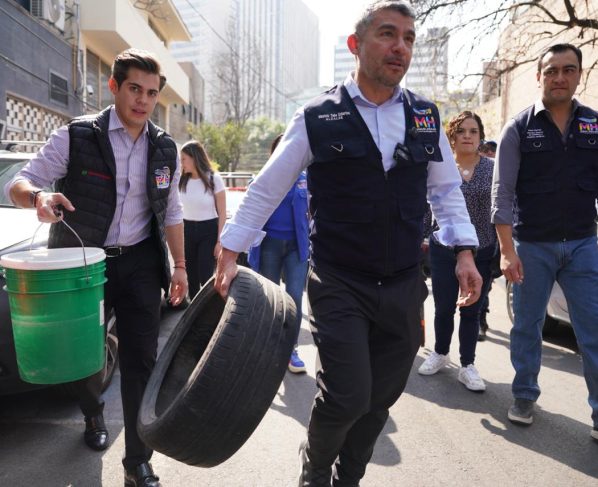 Tabe retira cachivaches en calles de Miguel Hidalgo