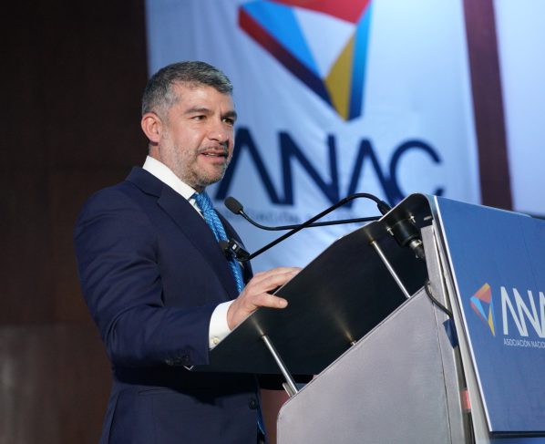 Mauricio Tabe, presidente de la ANAC, planteó que se asignen recursos por la explotación de hidrocarburos no convencionales a obras que compensen el daño ambiental. FOTO: Especial